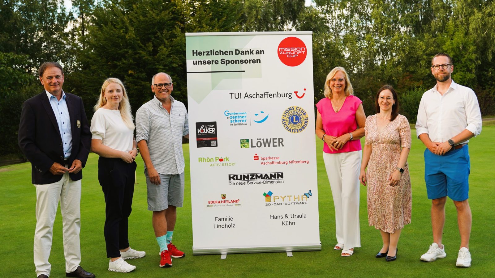 Das Foto zeigt von links: Dominique Zierof (Präsident Aschaffenburger Golfclub e.V.), Annika Hollmann (Unternehmenskommunikation Klinikum Aschaffenburg-Alzenau), Prof. York Zausig (Ärztlicher Direktor und Chefarzt der Klinik für Anästhesiologie und Operative Intensivmedizin), Andrea Lindholz, MdB (Vizepräsidentin des Deutschen Bundestages und Schirmherrin Mission Zukunft Cup), Jennifer Fries (Fundraiserin am Klinikum Aschaffenburg-Alzenau), Sebastian Lehotzki (Geschäftsführer Klinikum Aschaffenburg-Alzenau)